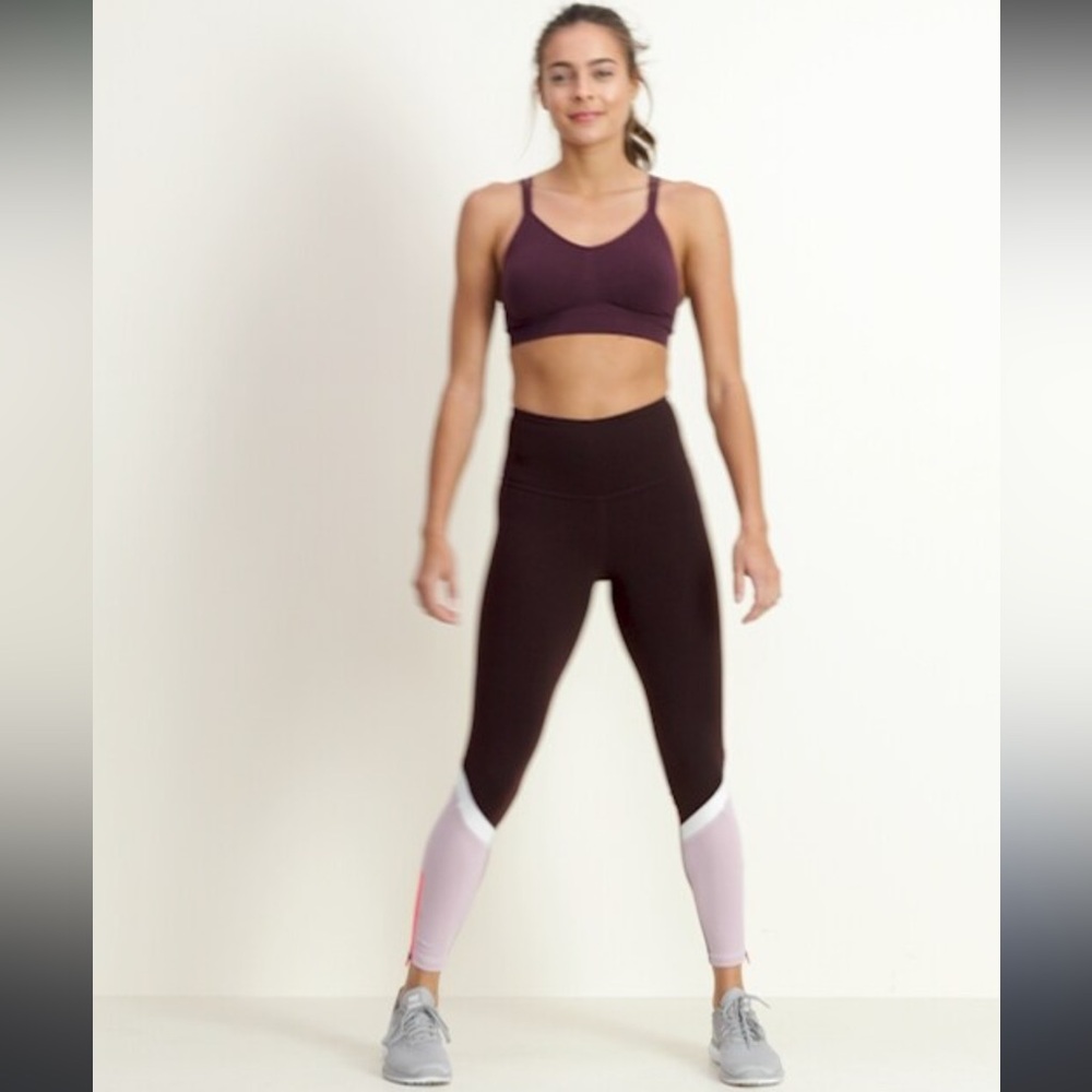 High-Waisted Color-Blocked Side-Zip Elevate 7/8 Compression Leggings. Spring